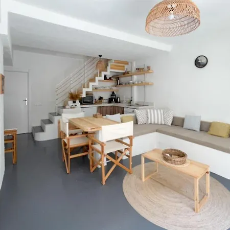 Modern Chic Cozy Duplex In * مرمريس